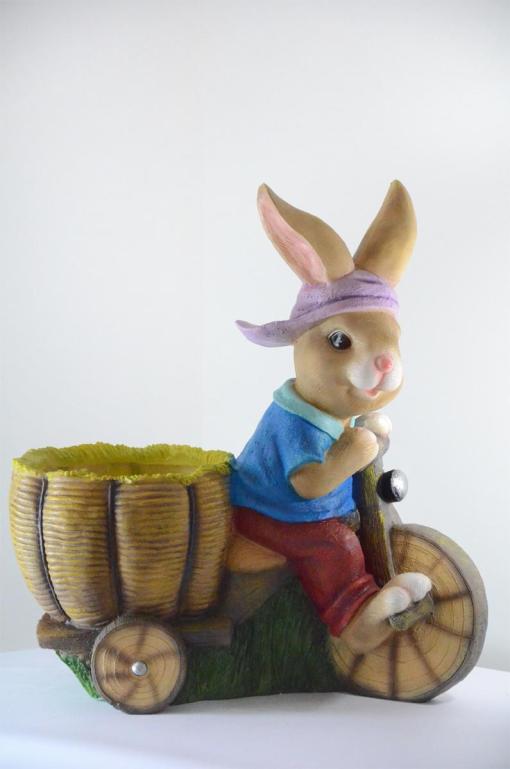 Lapin de Pâques à vélo