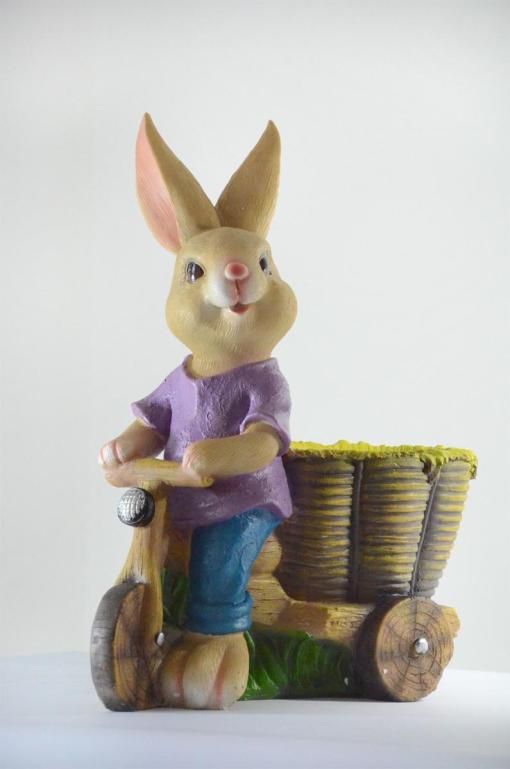 Lapin de Pâques en bicyclette