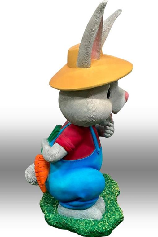 Lapin de Pâques jardinier